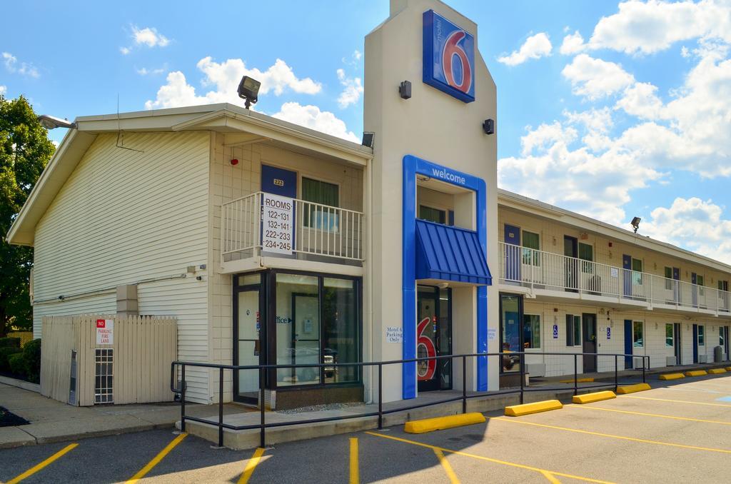 Motel 6 Boston South - Брейнтри Экстерьер фото