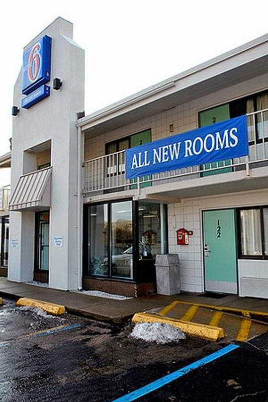 Motel 6 Boston South - Брейнтри Экстерьер фото