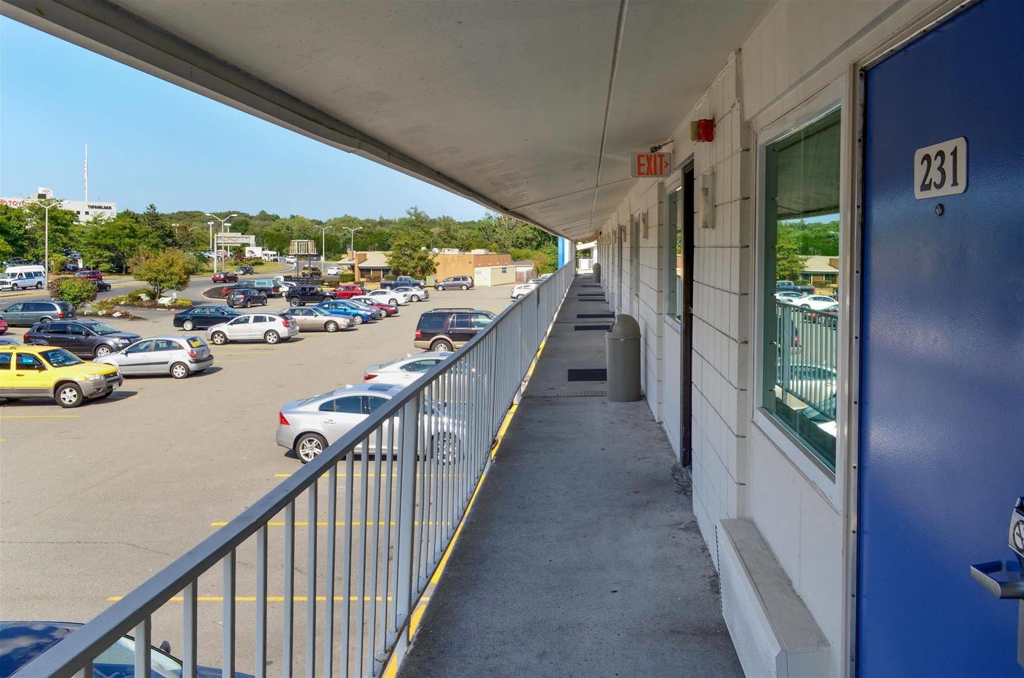 Motel 6 Boston South - Брейнтри Экстерьер фото