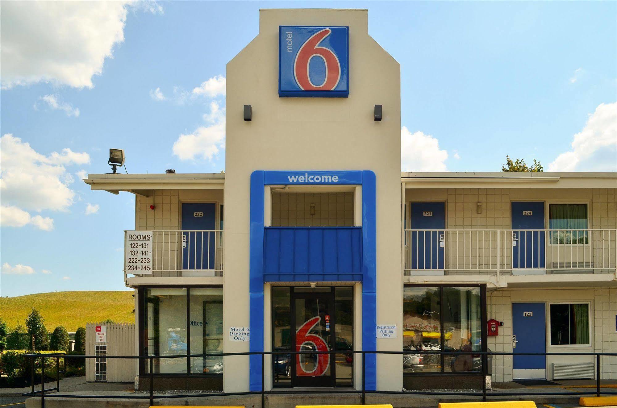 Motel 6 Boston South - Брейнтри Экстерьер фото