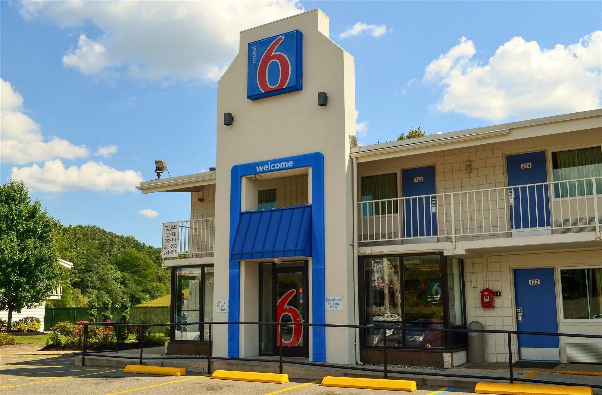 Motel 6 Boston South - Брейнтри Экстерьер фото